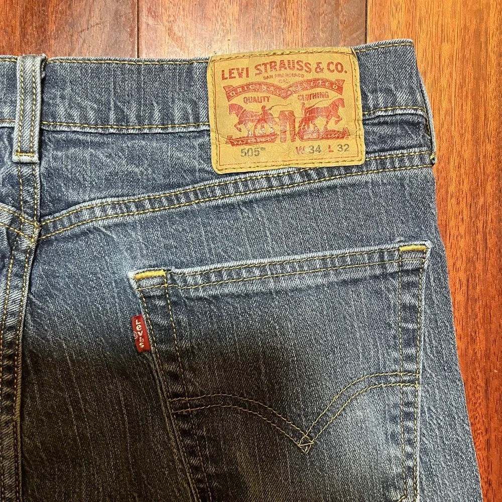 Levis Jeans Mens 34x32 505 Blue Denim Regular Straight Medium Crosshatch Wash